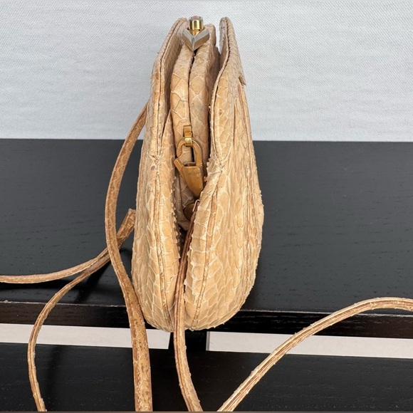 Vintage Judith Leiber Ivory Snakeskin Clutch - Picture 9 of 16